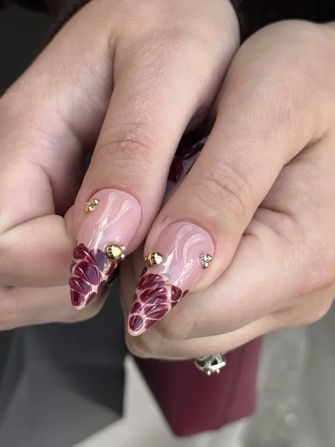 Floral nail art and embellishments from the show